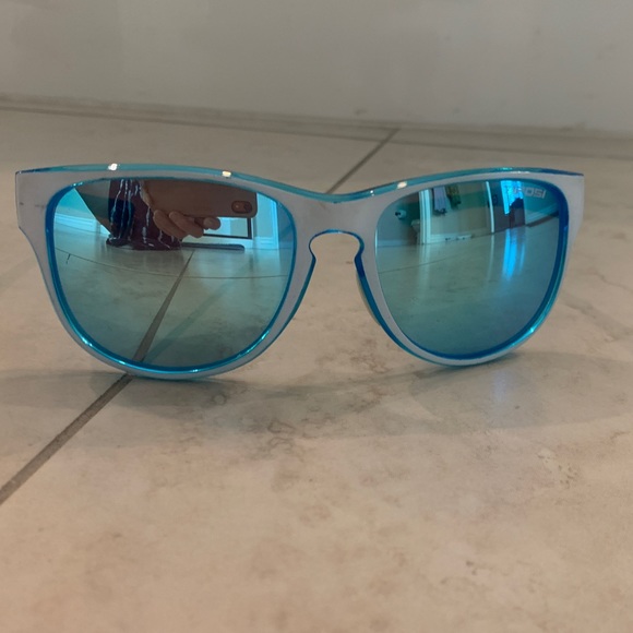 COPY - Tifosi Smoove Sunglasses (Icicle) (Sky Blue Lens) - Picture 1 of 6